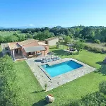 Alejandra En Villa *